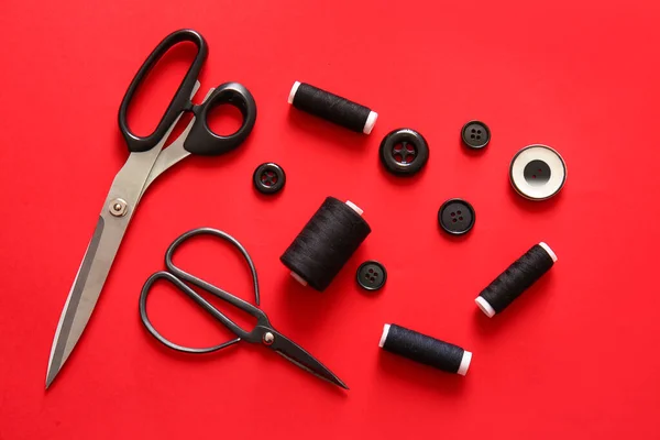 Thread Spools Buttons Scissors Red Background — Stock Photo, Image