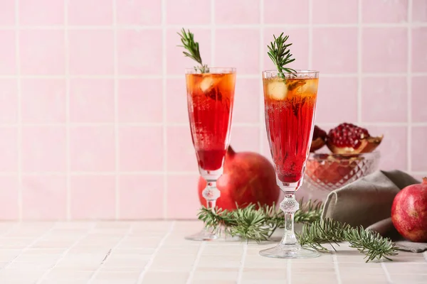Bril Van Smakelijke Granaatappel Cocktail Tegel Achtergrond — Stockfoto