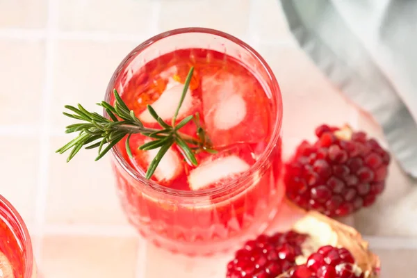 Glass Tasty Pomegranate Cocktail Tile Background — Stock Photo, Image