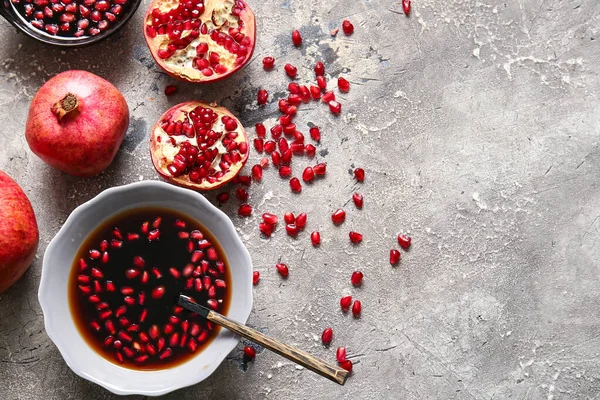 Bowl Pomegranate Molasses Fresh Fruits Grey Background — Stock Photo, Image