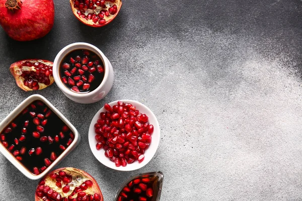 Jar Bowl Pomegranate Molasses Fresh Fruits Grunge Background — Stock Photo, Image