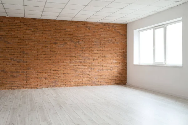 Blick Den Großen Leeren Raum Mit Fenster Licht Und Ziegelwänden — Stockfoto