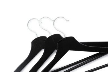 Elbise askıları beyaza izole edilmiş