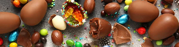 Tasty Chocolate Easter Eggs Different Candies Grunge Background — Stock Photo, Image