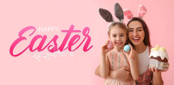 Malá Dívka Její Matka Chutnými Velikonoční Dort Vejce Růžovém Pozadí — Stock fotografie