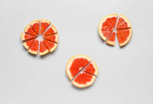 Slices Tasty Ripe Grapefruit Light Background — Stock Photo, Image