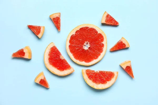 Slices Tasty Ripe Grapefruit Blue Background — Stock Photo, Image