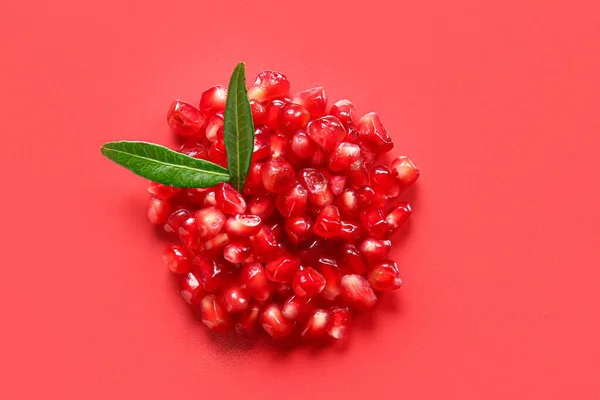 Tasty Pomegranate Seeds Red Background — Stock Photo, Image