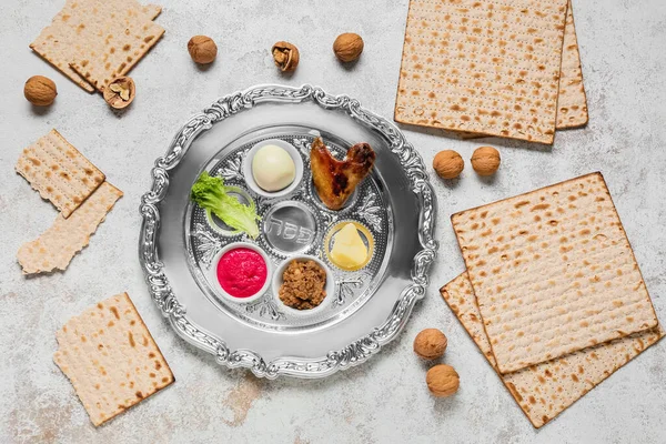 Passover Seder Plate Traditional Food Walnuts Matza Light Background — Stock Photo, Image