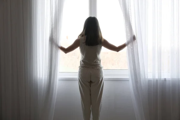 Silhouette Pretty Young Asian Woman Opening Curtains Room — Stock Photo, Image