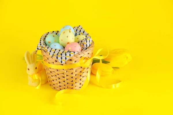 Wicker Basket Painted Easter Eggs Flowers Toy Bunny Yellow Background — Stock Photo, Image