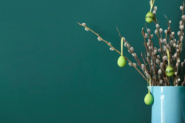 Jug Pussy Willow Branches Painted Easter Eggs Green Background Closeup — Stock Photo, Image