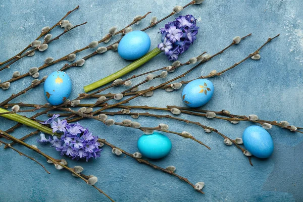 Pussy Willow Branches Painted Easter Eggs Hyacinth Flowers Blue Background — Foto Stock