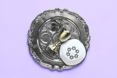 Hamursuz Bayramı yemeği tabağı, kippah ve fincanın rengi.