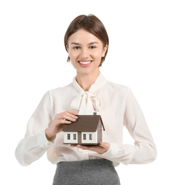 Immobilienmaklerin Mit Hausfigur Auf Weißem Hintergrund — Stockfoto