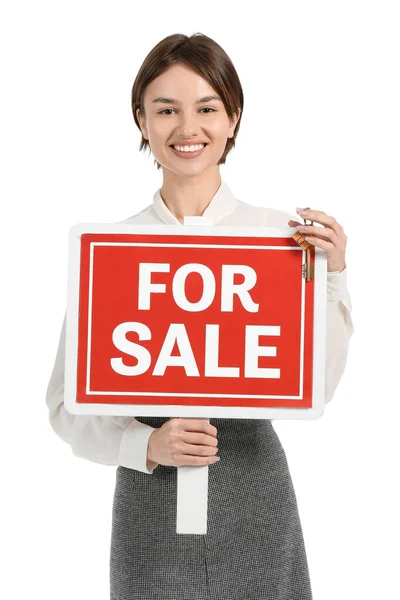 Immobilienmaklerin Mit Verkaufen Schild Auf Weißem Hintergrund — Stockfoto
