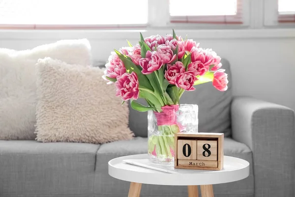 Cube Calendar Date March Bouquet Tulips Table Light Room International — Stock Photo, Image