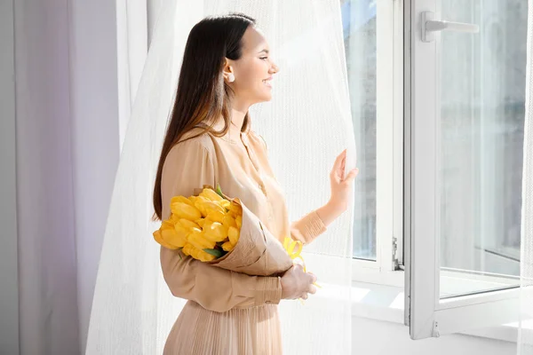 Pretty Young Woman Bouquet Flowers Window — Stock Photo, Image