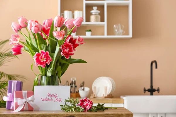 Hermosas Flores Cajas Regalo Tarjeta Felicitación Con Texto Feliz Día — Foto de Stock