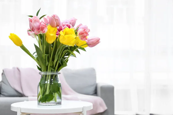 Glass Vase Spring Flowers Table Living Room — Stock Photo, Image
