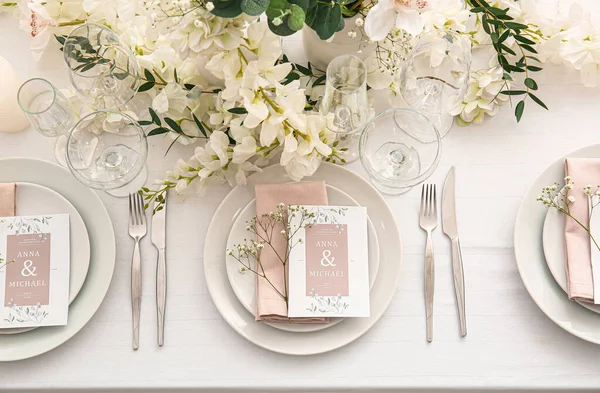 Stylish Table Setting Wedding Invitations Gypsophila Flowers Top View — Stock Photo, Image