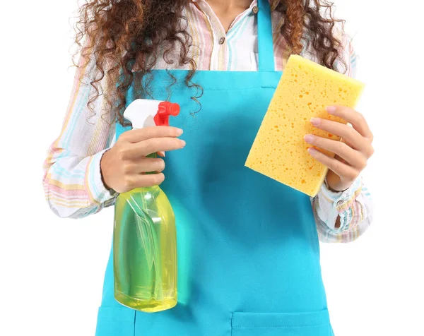 Ung Kvinnlig Arbetare Rengöringsservice Med Tvättmedel Och Trasa Vit Bakgrund — Stockfoto