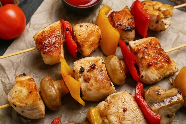 Grilled Chicken Skewers Vegetables Table Closeup — Stock Photo, Image