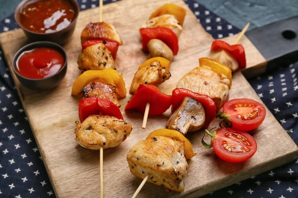 Wooden Board Grilled Chicken Skewers Vegetables Sauces Table — Stock Photo, Image
