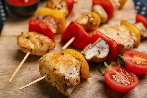 Wooden Board Grilled Chicken Skewers Vegetables Table Closeup — Stock Photo, Image