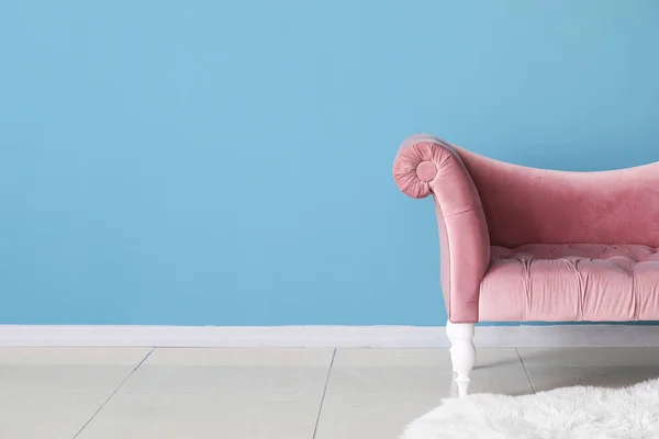 Stylish Pink Sofa Blue Wall — Stock Photo, Image