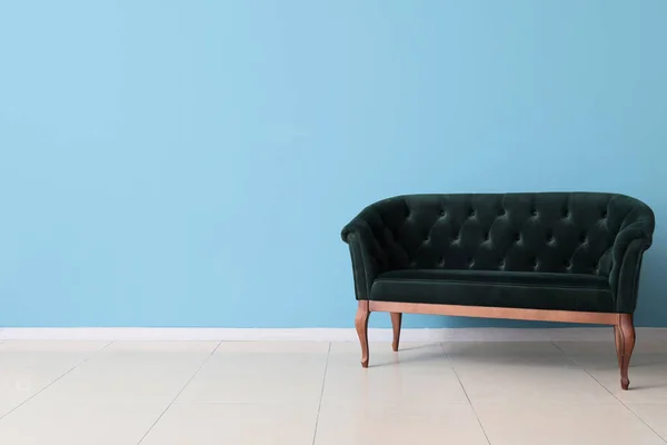 Stylish Green Sofa Blue Wall — Stock Photo, Image