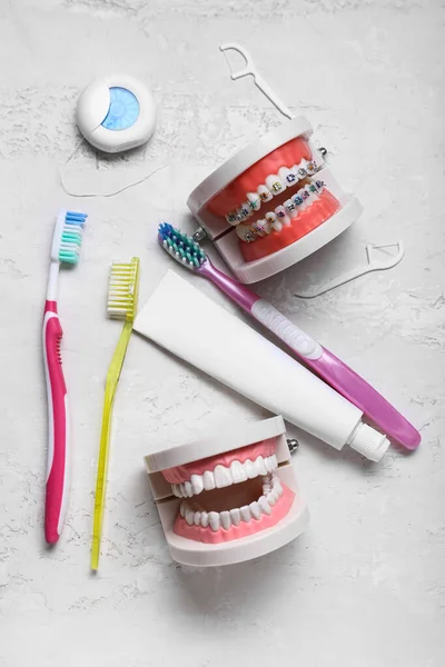 Model Jaws Braces Toothbrushes Paste Dental Floss Light Background — Stock Photo, Image