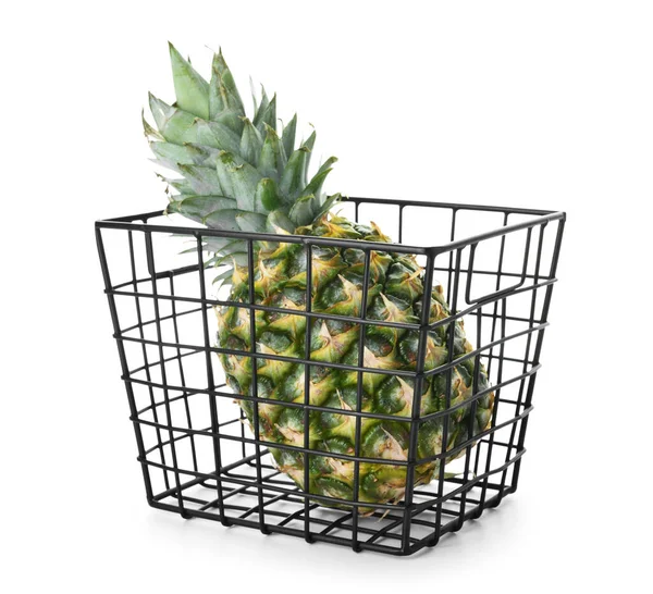 Košík Čerstvým Ananasem Izolované Bílém Pozadí — Stock fotografie