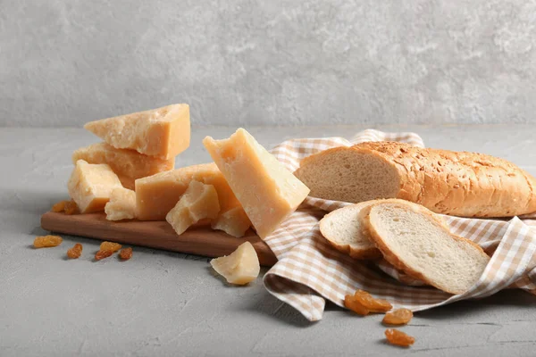 Wooden Board Pieces Tasty Parmesan Cheese Bread Grey Background — Stock Photo, Image