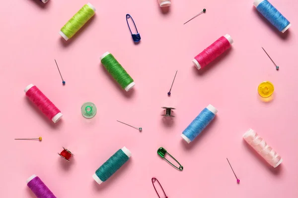 Thread Spools Ball Pins Pink Background — Stock Photo, Image