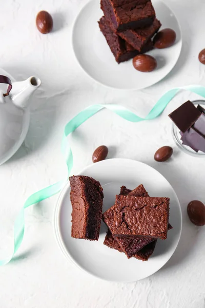 Plates Pieces Delicious Chocolate Brownie Light Background — Stock Photo, Image