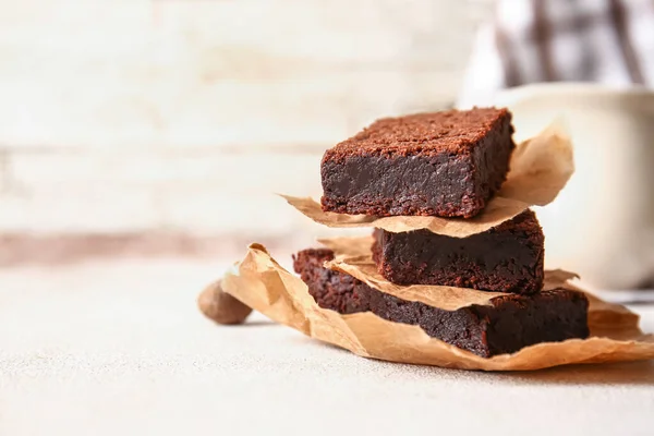 Trozos Delicioso Brownie Chocolate Mesa —  Fotos de Stock