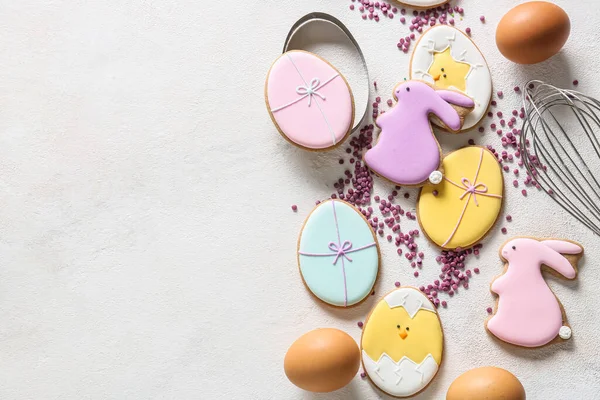 Hausgemachte Osterkekse Auf Hellem Hintergrund — Stockfoto