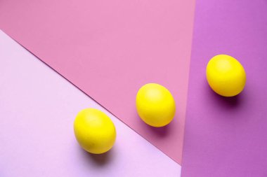 Paskalya kutlaması için renklendirilmiş yumurta.