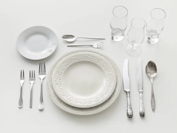 Elegante Tavolo Apparecchiato Sfondo Bianco — Foto Stock