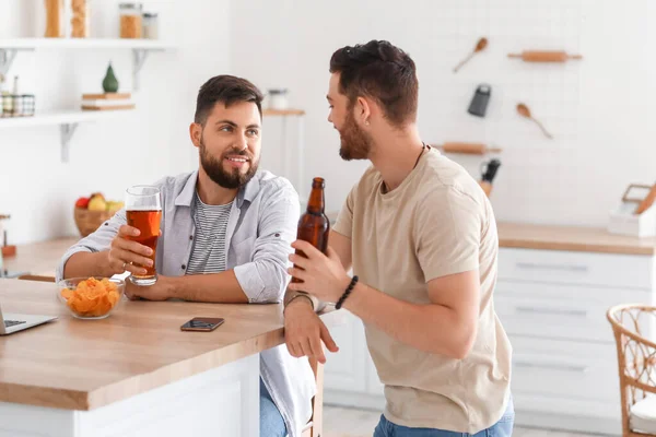 Male Friends Beer Chips Sitting Table Kitchen — Stock Photo, Image