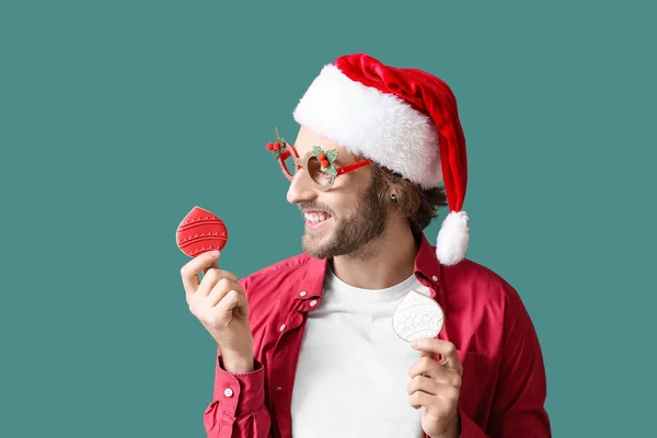 Young Man Christmas Decor Gingerbread Cookies Green Background — Stock Photo, Image