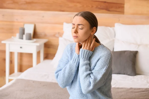 Ill Young Woman Sore Throat Home — Stock Photo, Image