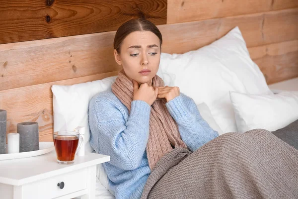 Ill Young Woman Sore Throat Bed — Stock Photo, Image