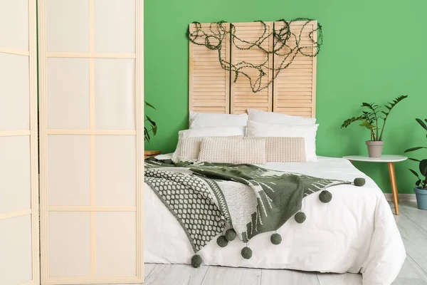 Interior Del Dormitorio Moderno Con Pared Verde — Foto de Stock