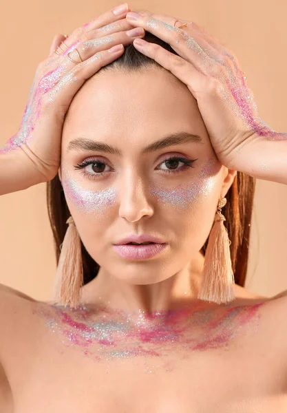 Beautiful Young Woman Glitters Her Face Body Color Background — Stock Photo, Image