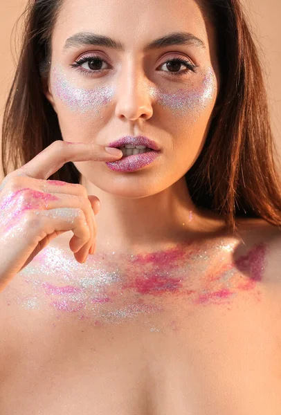 Beautiful Young Woman Glitters Her Face Body Color Background — Stock Photo, Image