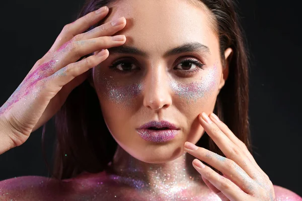 Beautiful Young Woman Glitters Her Face Body Dark Background — Stock Photo, Image
