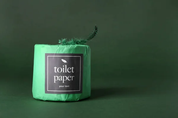 Toiletpapier Roll Groene Achtergrond — Stockfoto