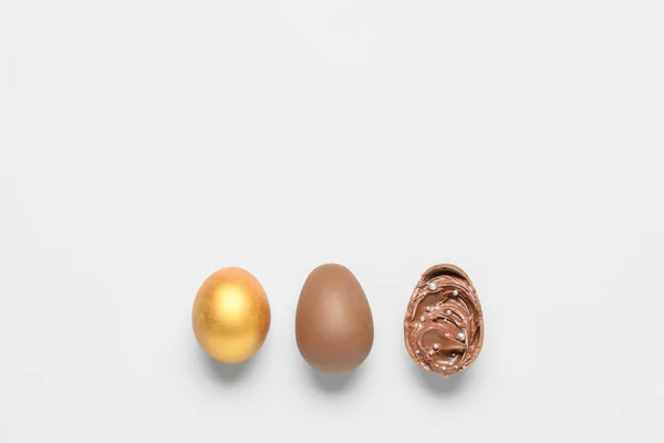 Heerlijke Chocolade Eieren Met Pasta Vulling Lichte Achtergrond — Stockfoto